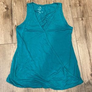 Maurices 24/7 criss cross tank size M